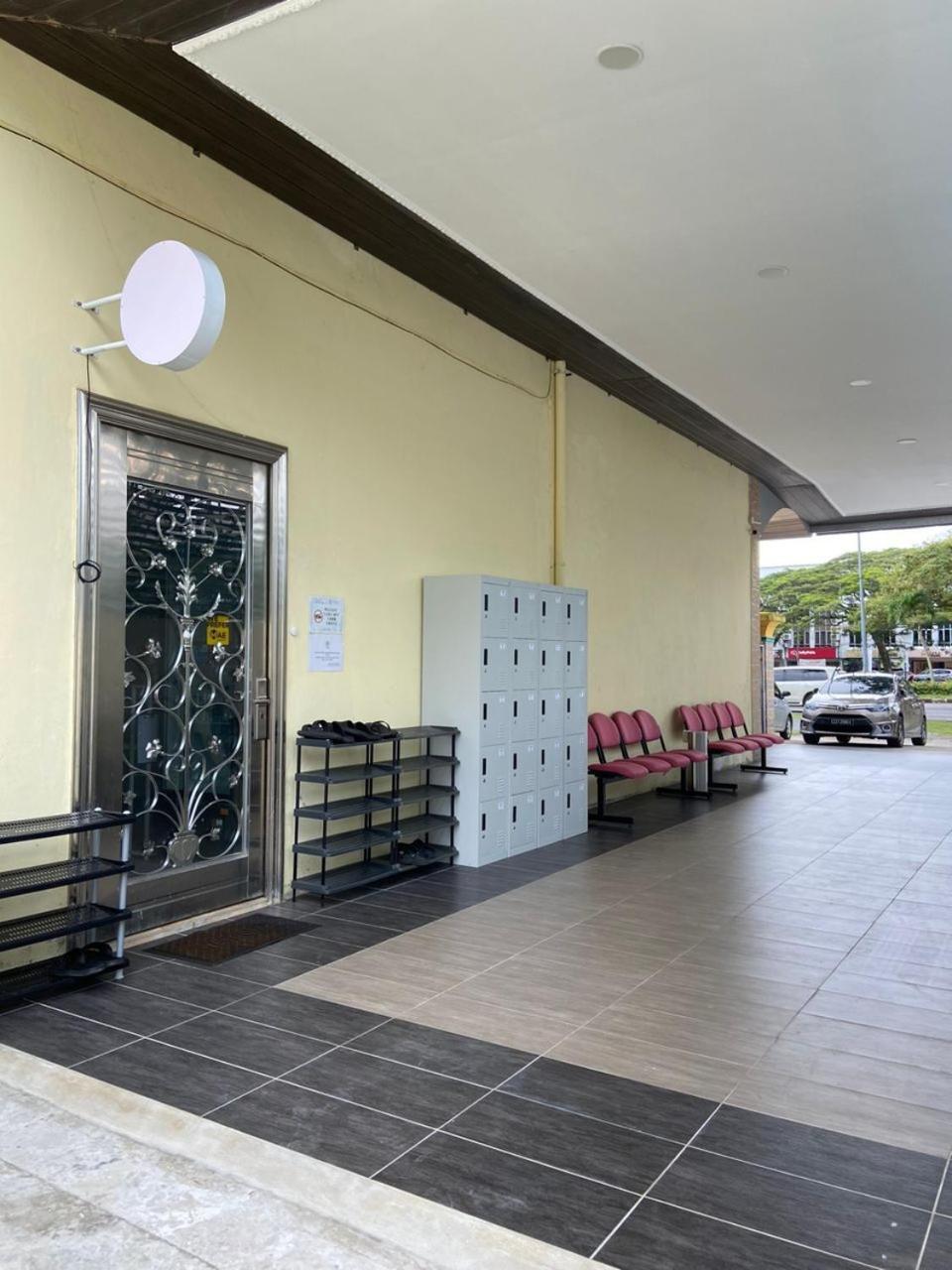 Ij Lodge Miri Buitenkant foto